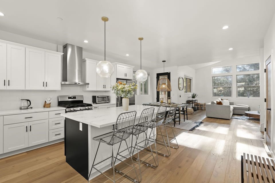Kitchen Island with Breakfast Nook for Four