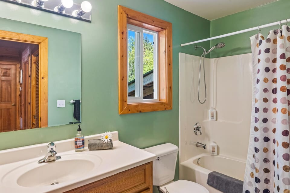 Main floor bathroom.
