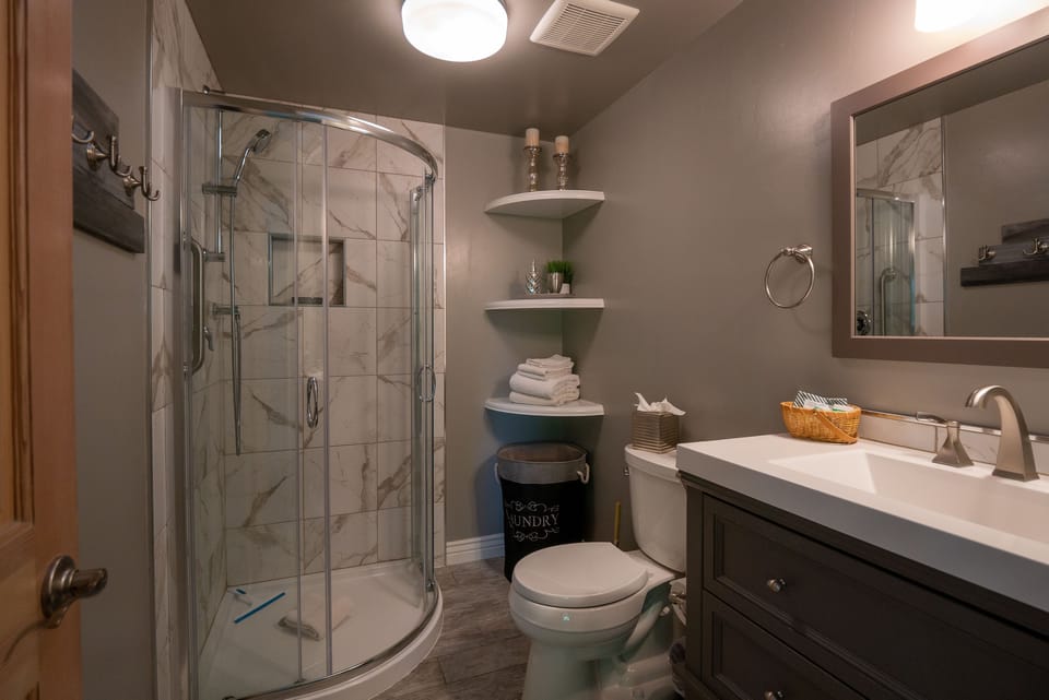 Superior Cottage, Ensuite, Mountain View (Prairie Spy) | Bathroom
