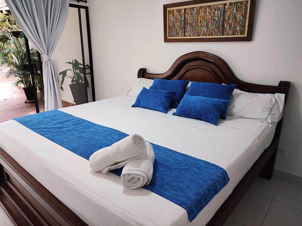 Deluxe Room | Minibar, in-room safe, blackout drapes, free WiFi