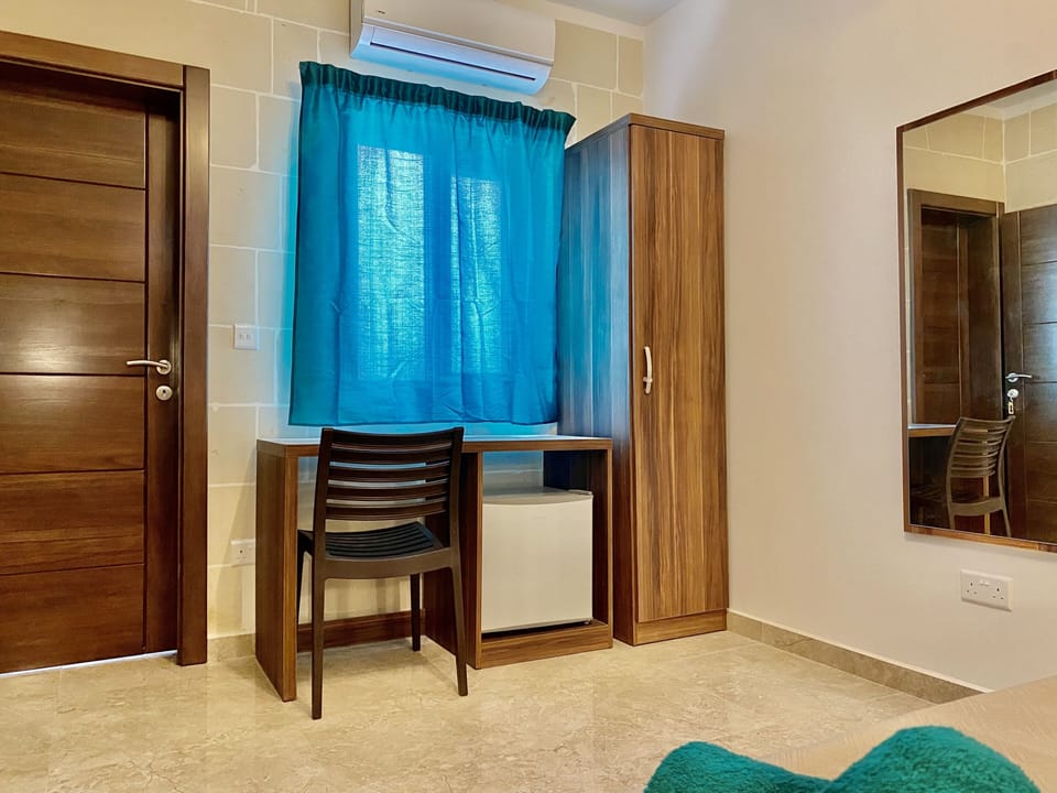 Economy Room | Egyptian cotton sheets, premium bedding, minibar, individually decorated