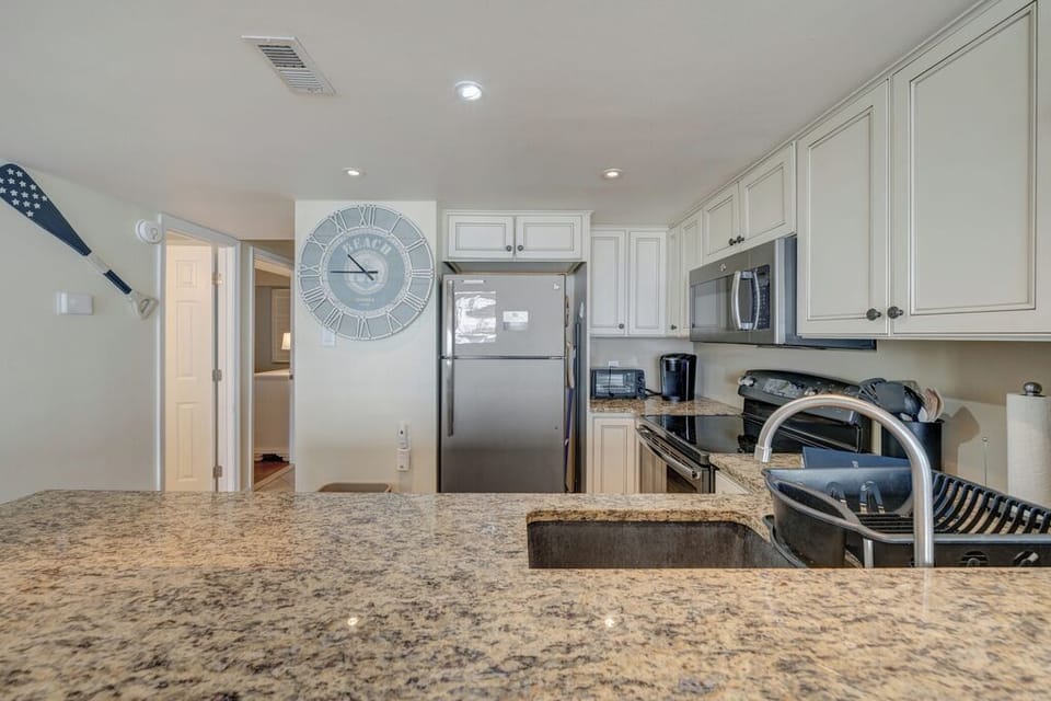 Stainless Steel Appliances and all the Conveniences of Home right at your fingertips!