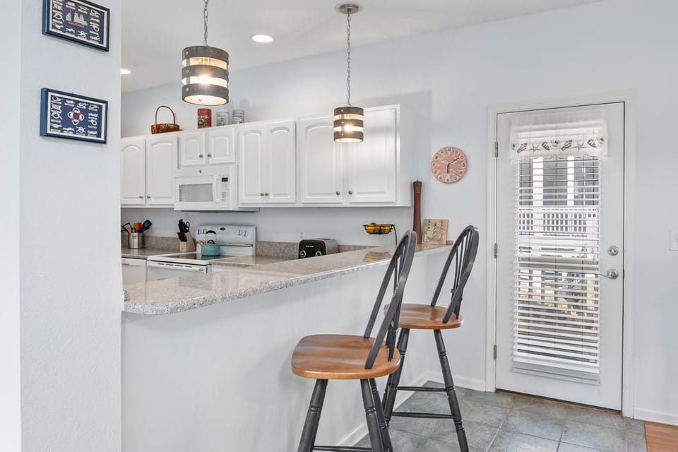 MB41: Ocean Eyes | Bottom Level Kitchen