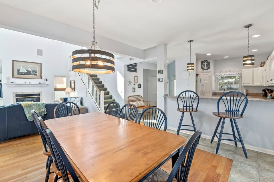 MB41: Ocean Eyes | Bottom Level Dining Area