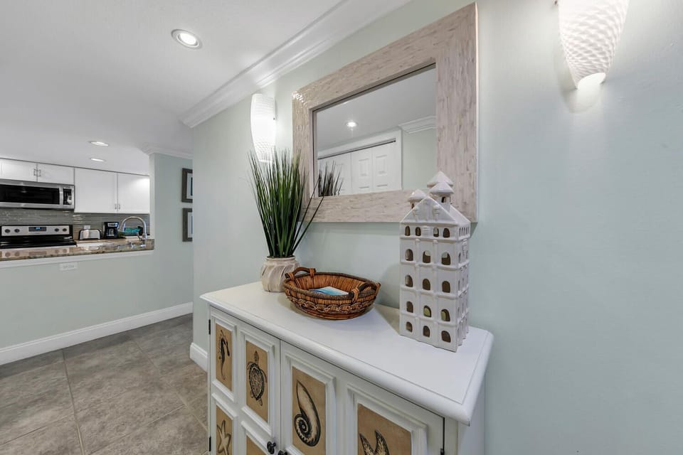 Entryway - Welcome to Destin Towers 21!