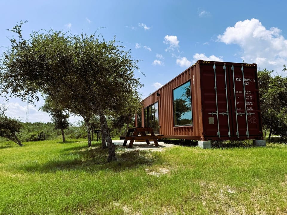 Container 3: Side view with patio table