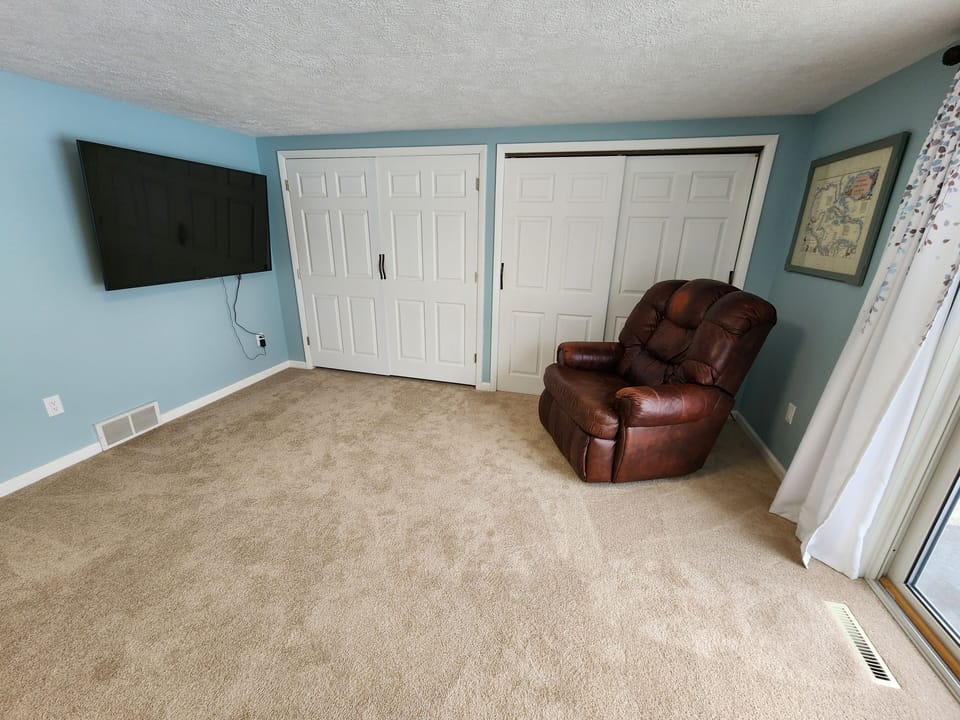 Master Bedroom w/Murphy bed