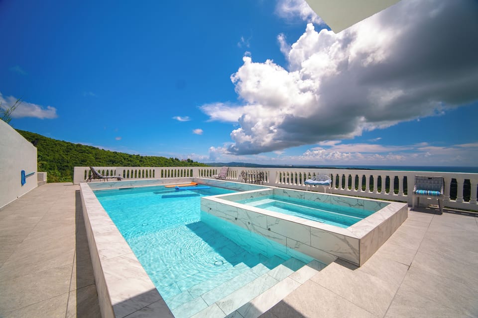 Hot tub with Pool 