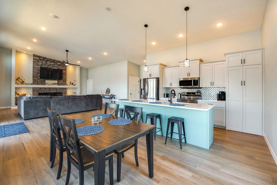 Dining Area & Kitchen | Keurig | Dishwasher | Toaster