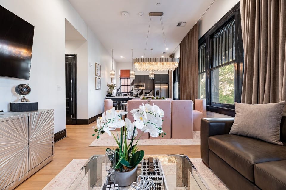 Living room includes queen-size sleeper sofa, dining at table for 8, dining at counter for 4.
Kitchen fully stocked with all cooking essentials.