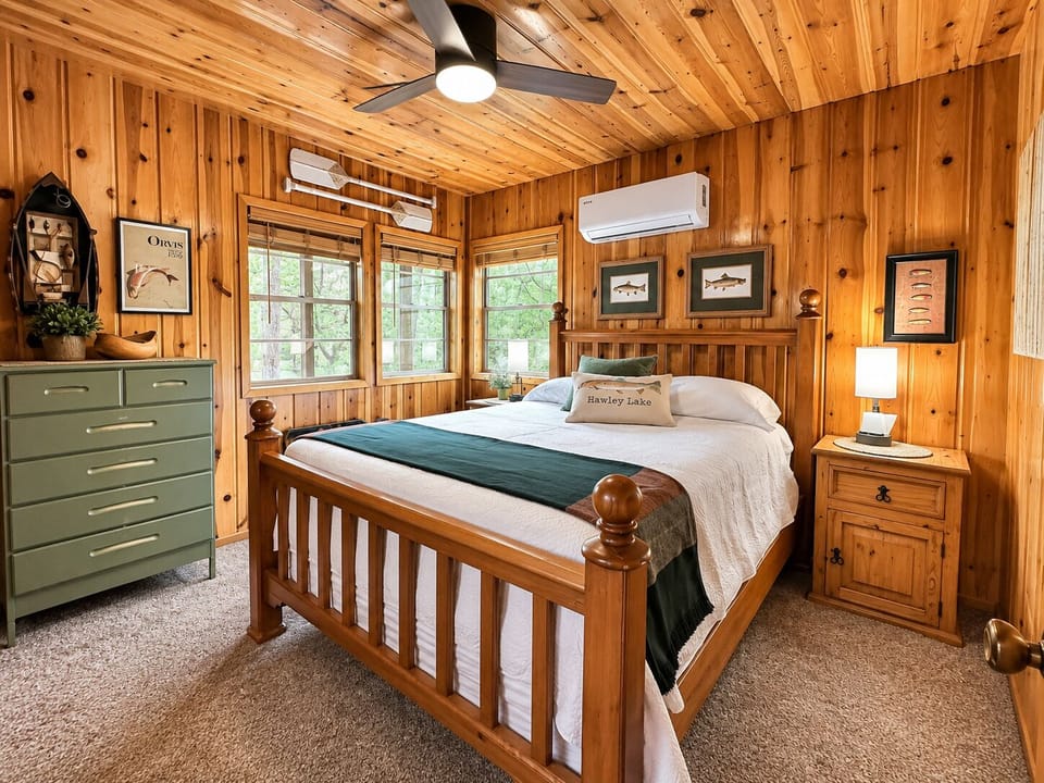 Cozy Queen Bed on main level