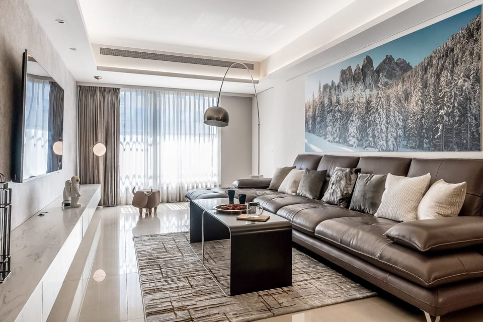 Beautiful and Spacious Living Room: 
• 70” Smart TV
• Great View from Window
