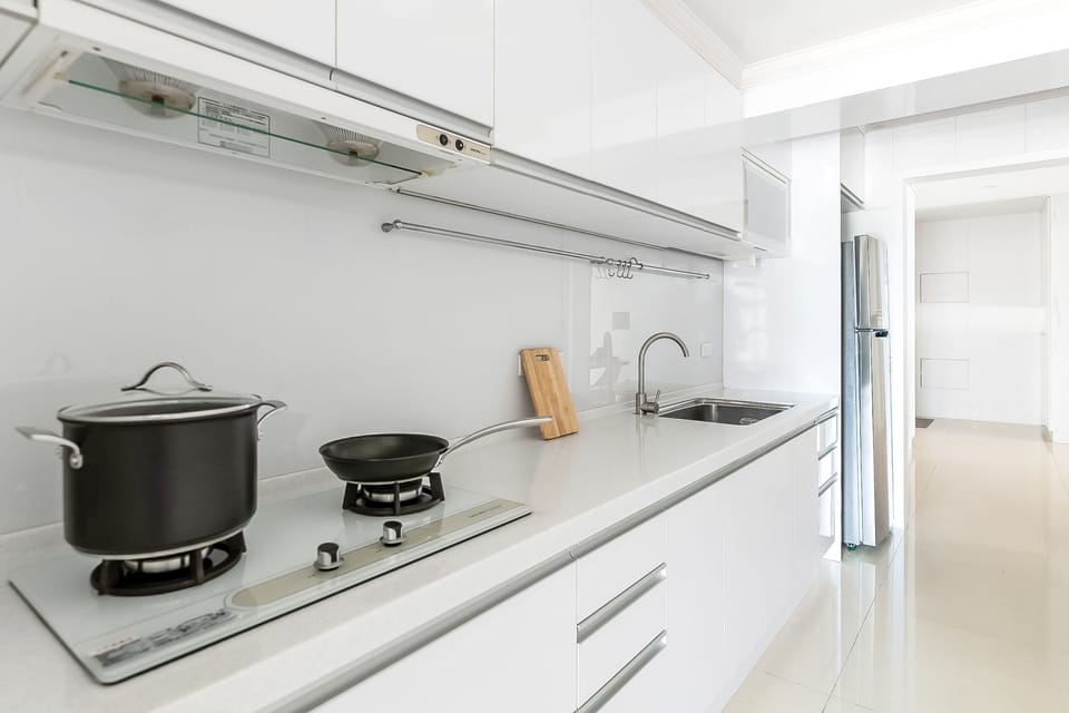 Fully Equipped Kitchen w/ Cooking & Dining Essentials