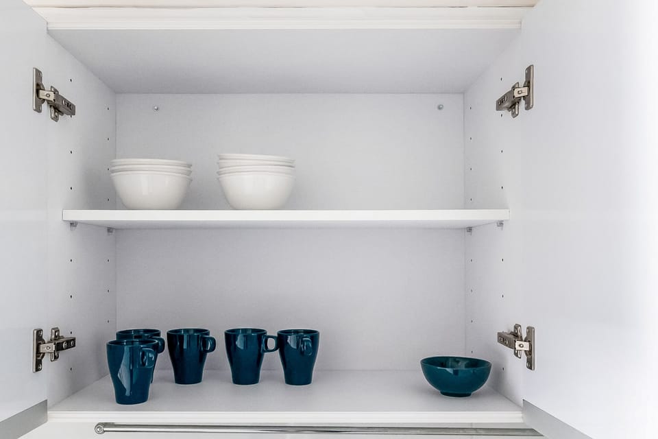 Fully Equipped Kitchen w/ Cooking & Dining Essentials