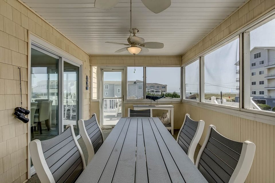 Top-Level Screened Porch