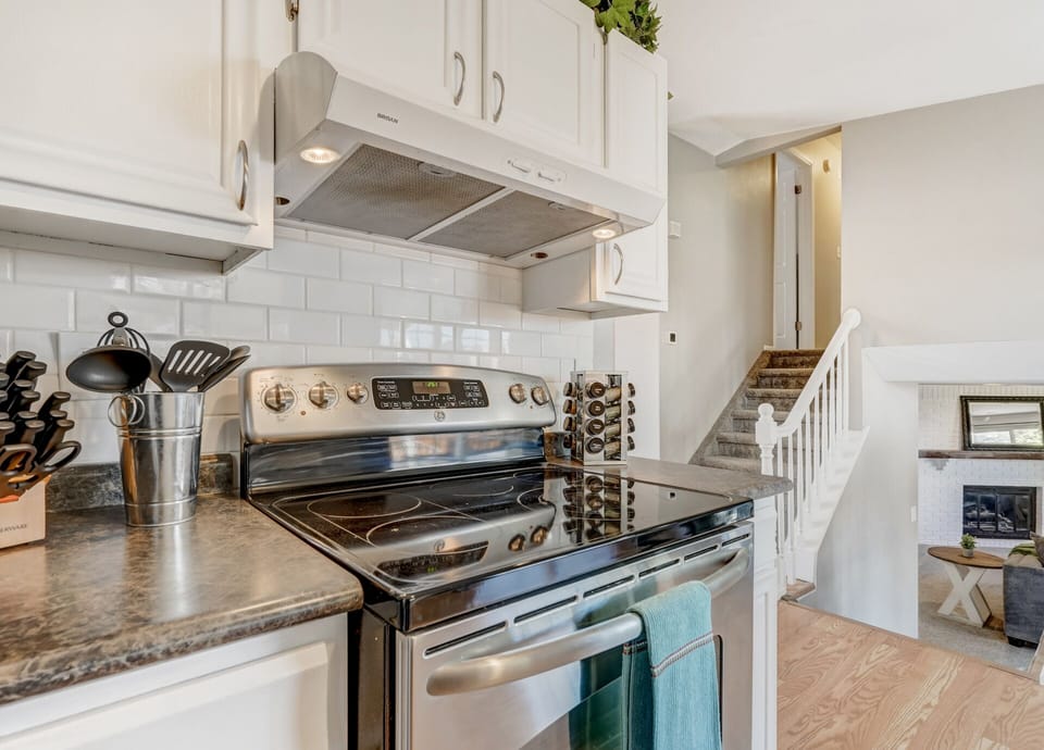 Electric stove with plenty of cooking utensils!