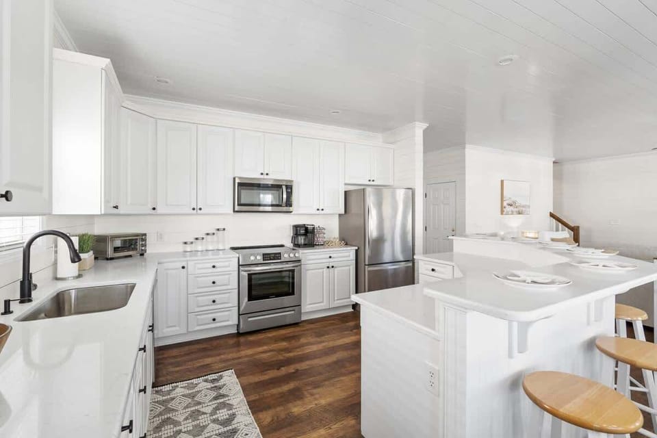 Cooktop Stove, Microwave, Keurig Duo