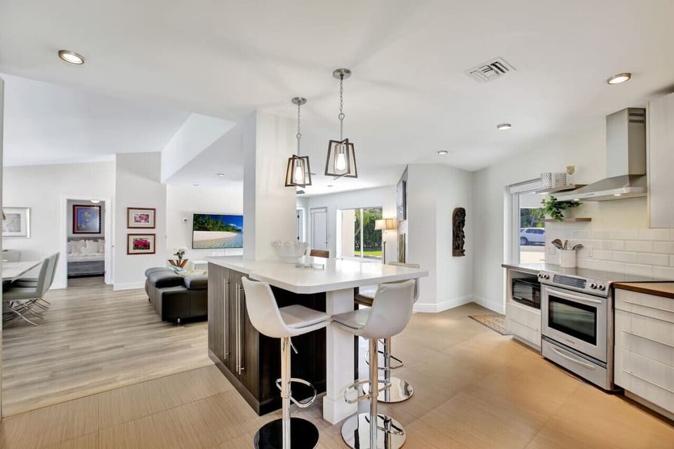 Fully equipped kitchen with a breakfast bar.