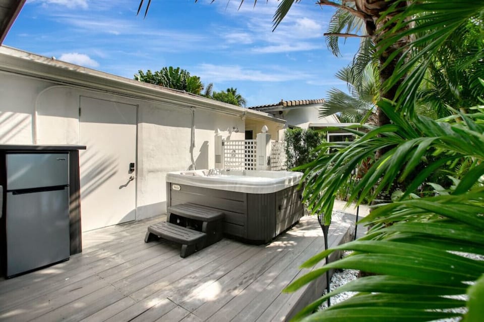 Outdoor spa tub