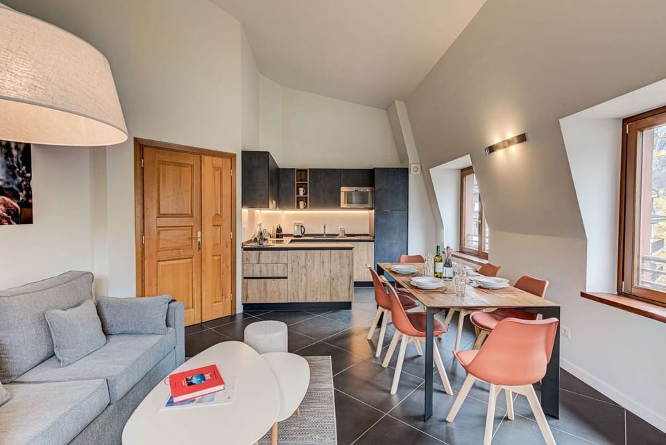 The open plan living and dining room in Alpes V
