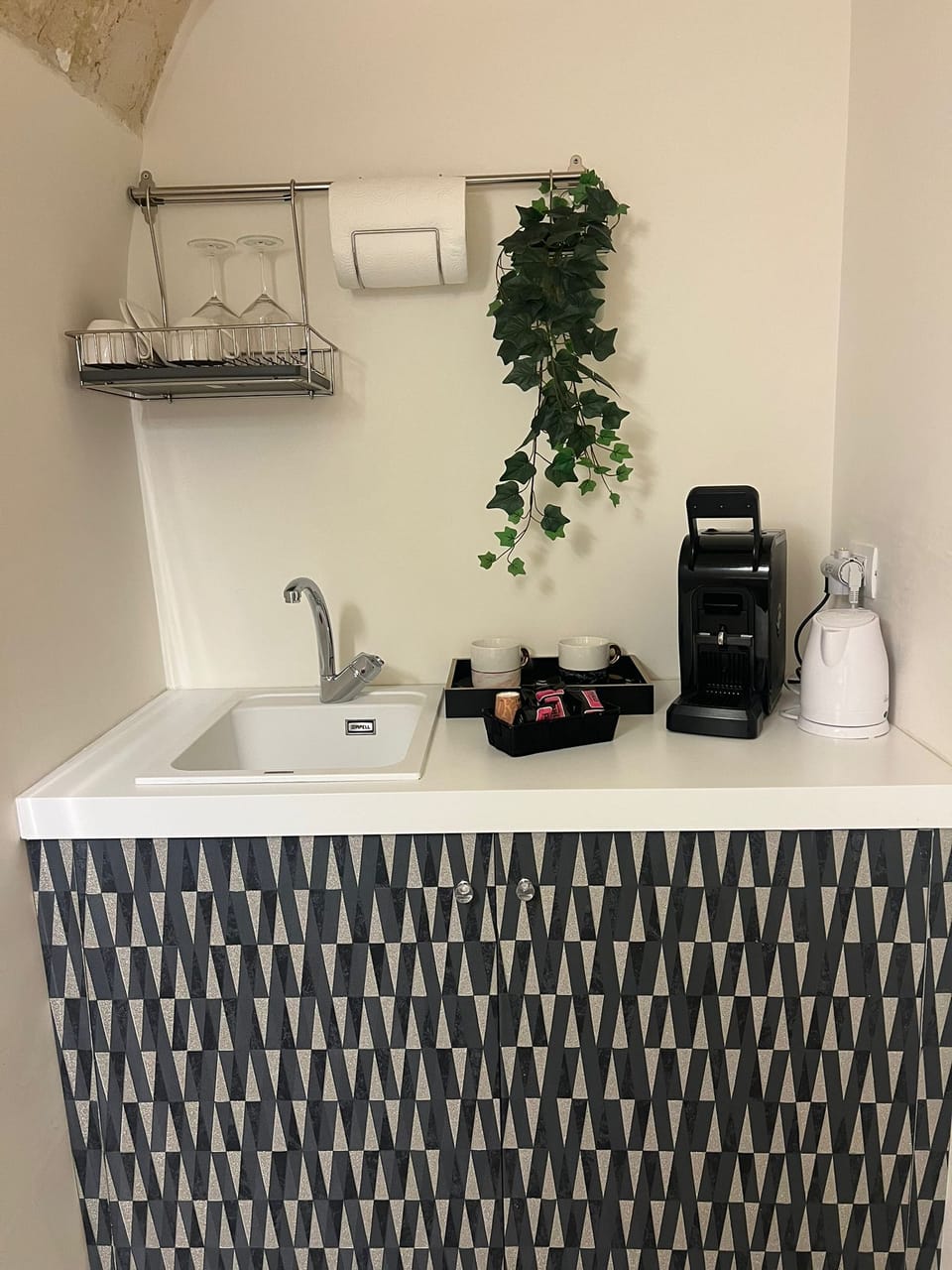 Luxury Suite | Hypo-allergenic bedding, memory foam beds, minibar, desk