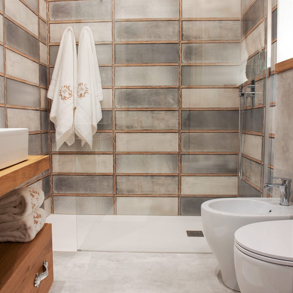 Exclusive Apartment | Bathroom | Free toiletries, hair dryer, slippers