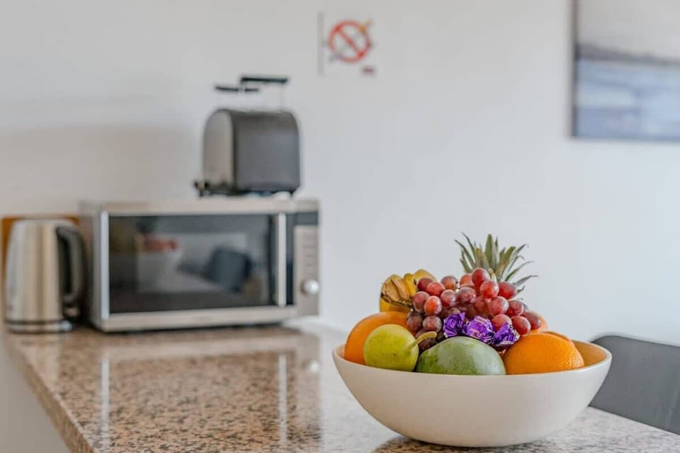 Bar & Food Preparation Area
