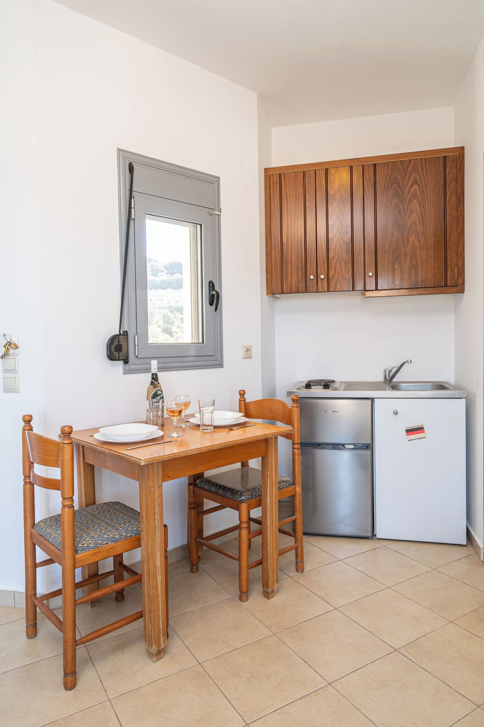 Studio | Private kitchenette | Mini-fridge, dining tables