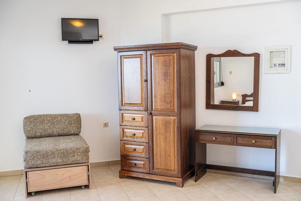 Studio | In-room safe, free cribs/infant beds, free WiFi, bed sheets