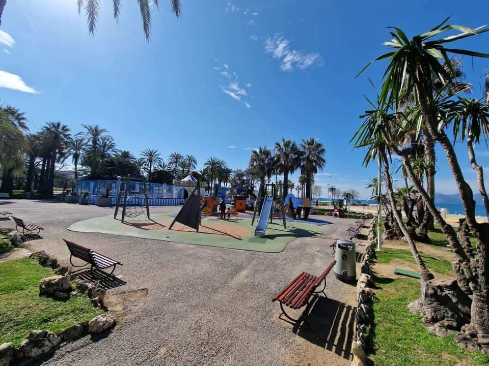 Playground nearby