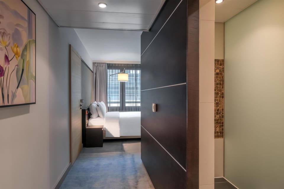 Room, 1 Queen Bed | Hypo-allergenic bedding, minibar, in-room safe, desk