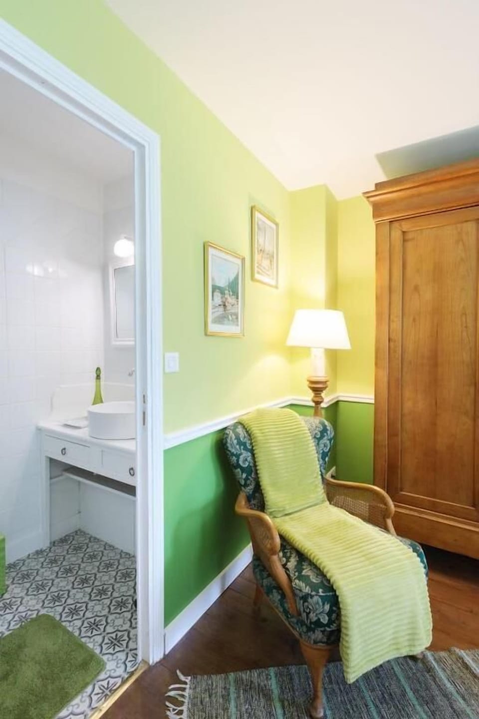 Chambre Marais Vernier | Bathroom | Free toiletries