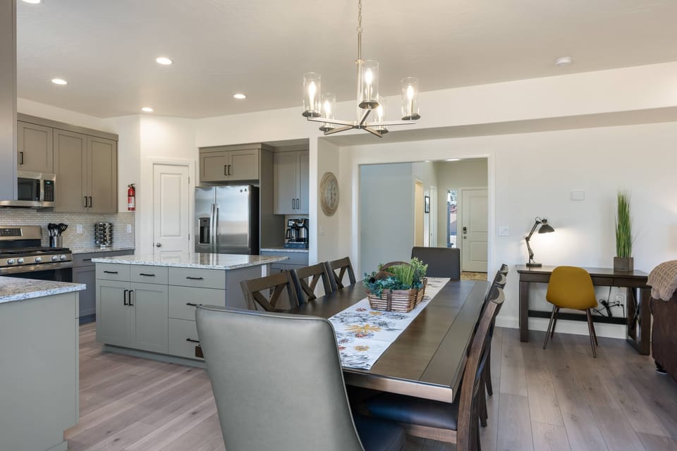 House, 4 Bedrooms | Private kitchen | Fridge, oven, coffee/tea maker, toaster
