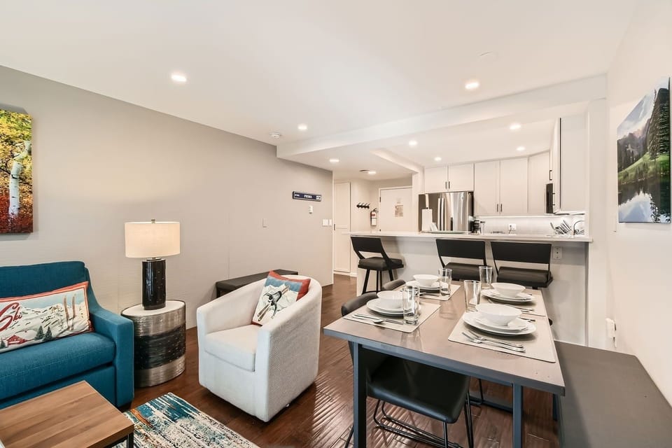 Condo, 2 Bedrooms | Dining