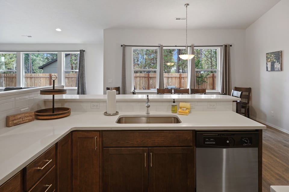 House, 4 Bedrooms | Private kitchen | Fridge, oven, coffee/tea maker, toaster