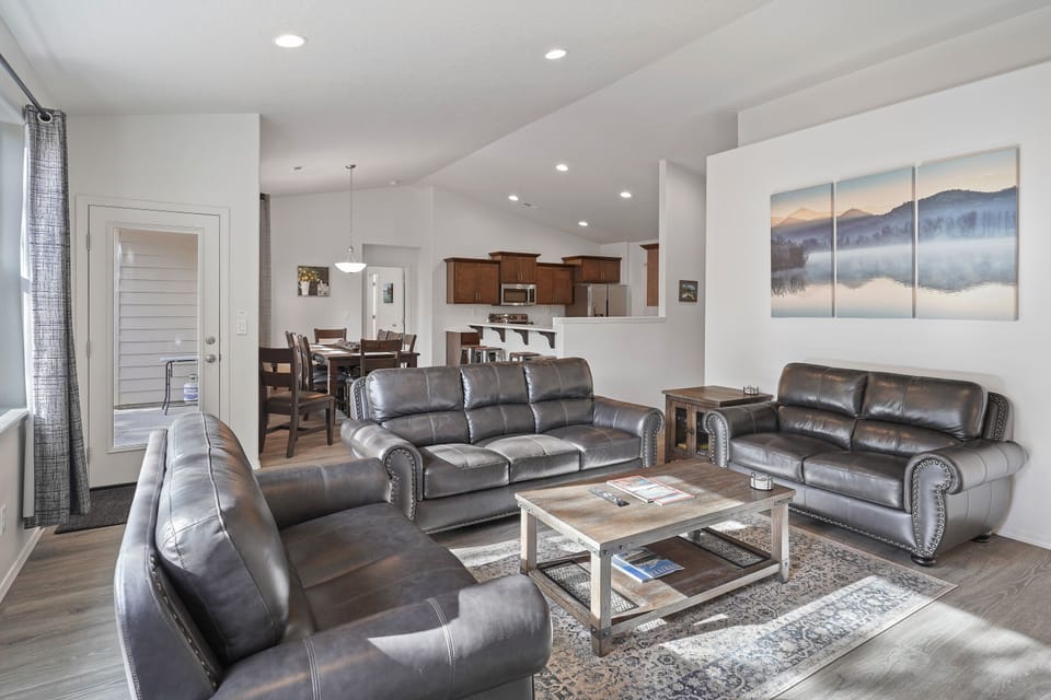 House, 4 Bedrooms | Living area