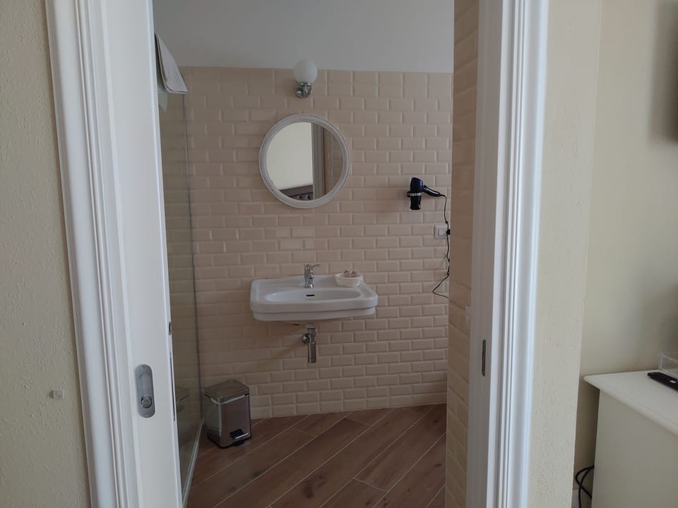 Classic Double Room | Bathroom | Shower, rainfall showerhead, hair dryer, bathrobes