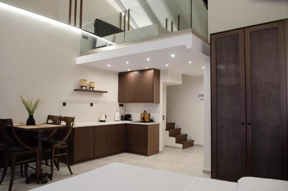 Deluxe Apartment | Private kitchen | Electric kettle