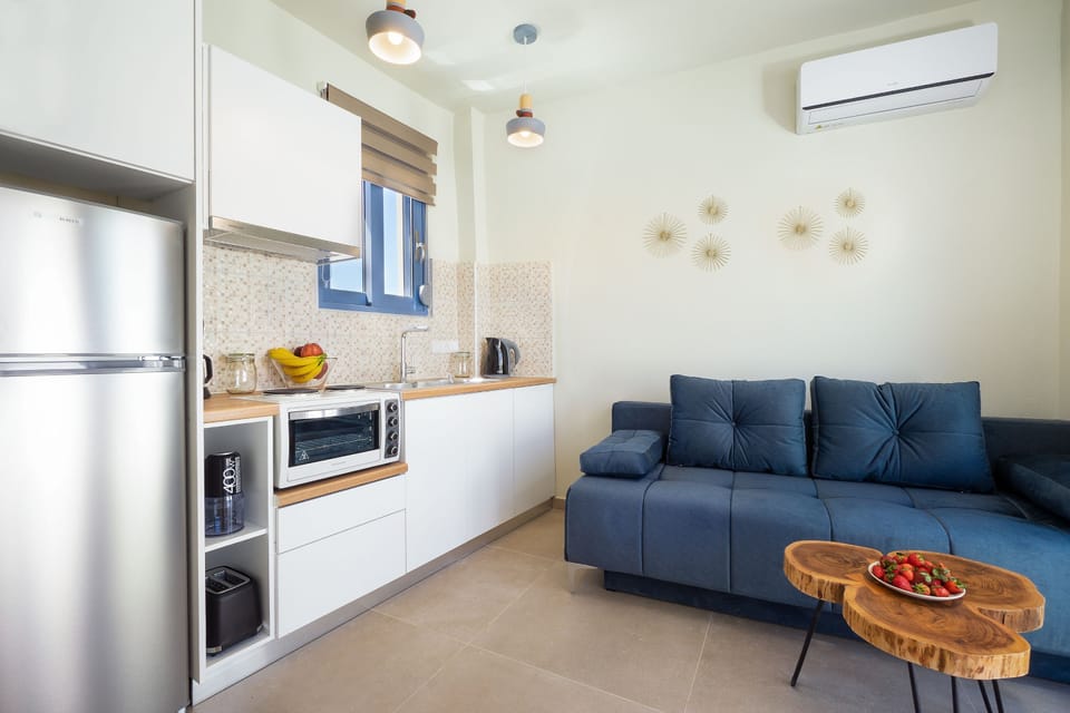 Deluxe Villa, Sea View | Living area | 43-inch Smart TV with satellite channels, table tennis