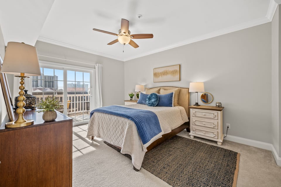 Wake up and walk out onto the balcony to enjoy the sunshine.