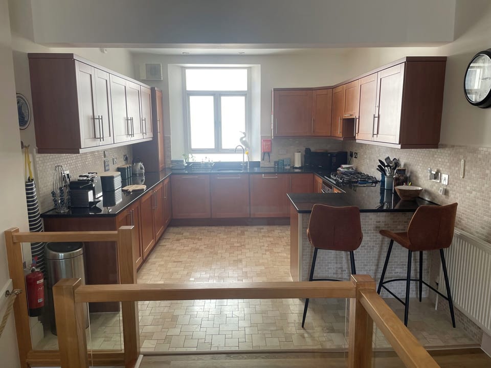Cottage | Private kitchen | Fridge, dishwasher, electric kettle, toaster