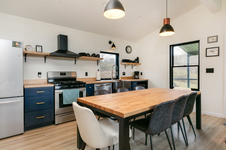 Dining for 8 guests