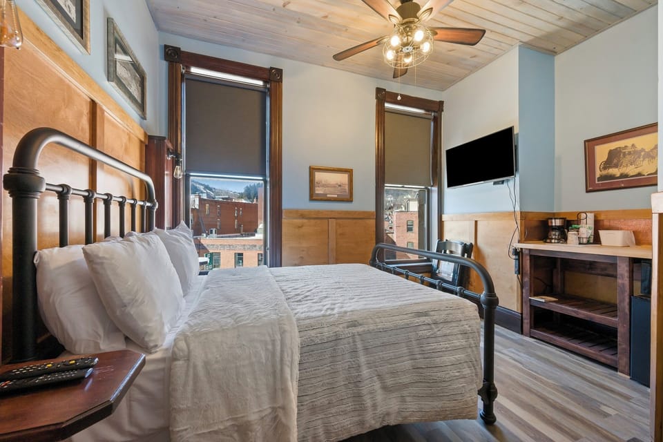 Queen Deluxe | Free WiFi, wheelchair access