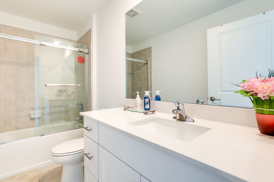 Full Bathroom | Complimentary Toiletries