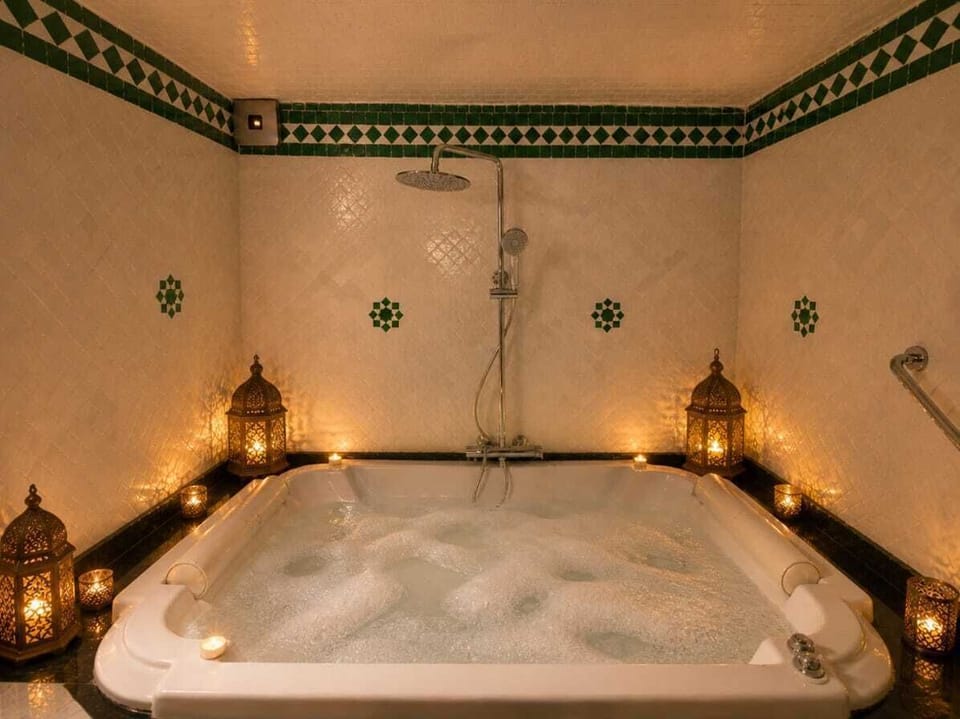 Exclusive Suite, Ensuite | Private spa tub