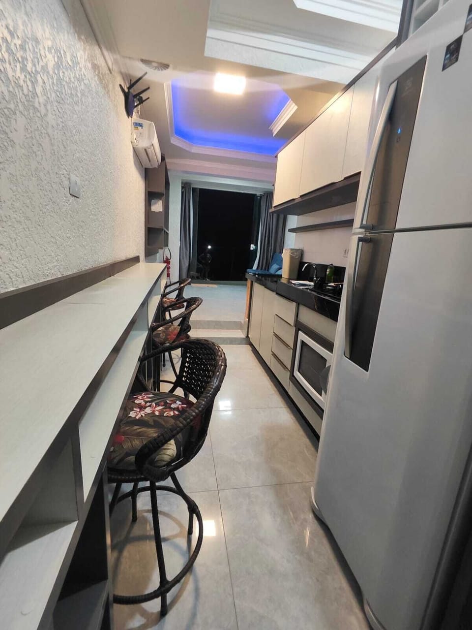 Familia 02 | Private kitchen | Fridge, microwave, toaster, blender