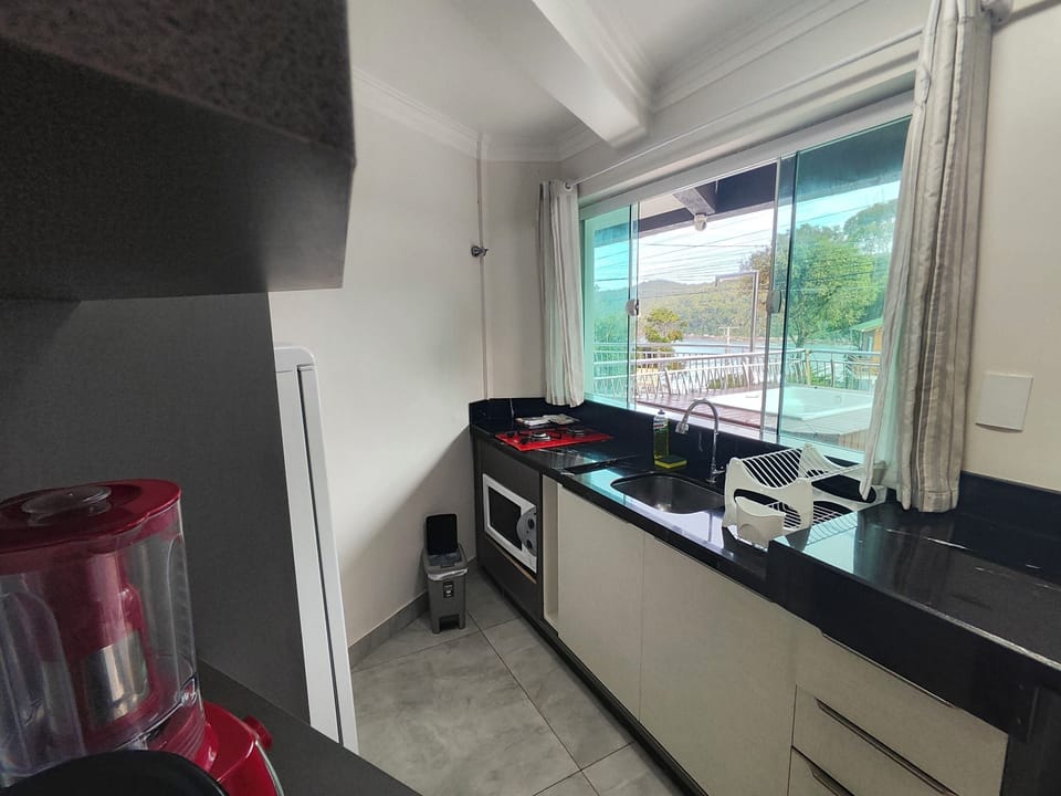 Flat 02 | Private kitchen | Fridge, microwave, toaster, blender