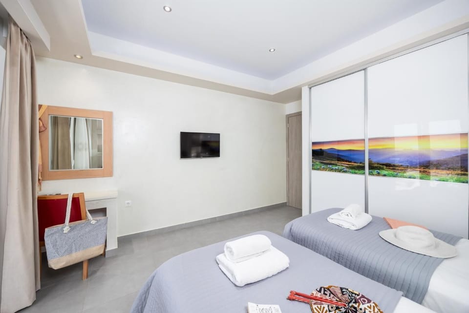 Twin bedroom with A/C