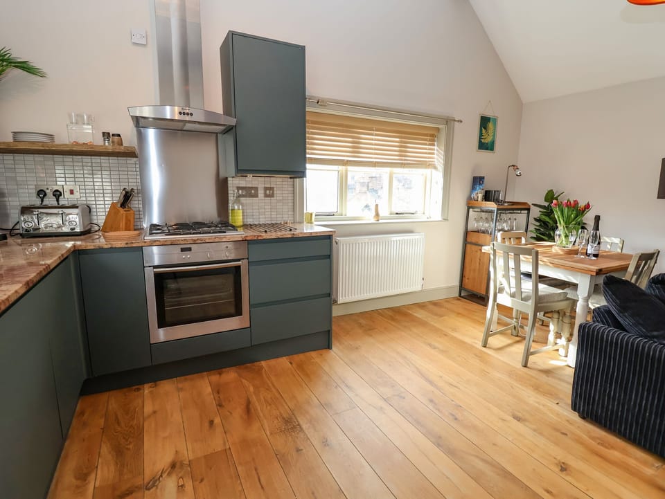 Fridge, dishwasher, cookware/dishes/utensils