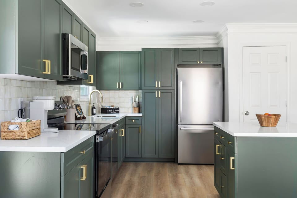 Fully stocked with added appliances: blender, air fryer, toaster & crock pot.